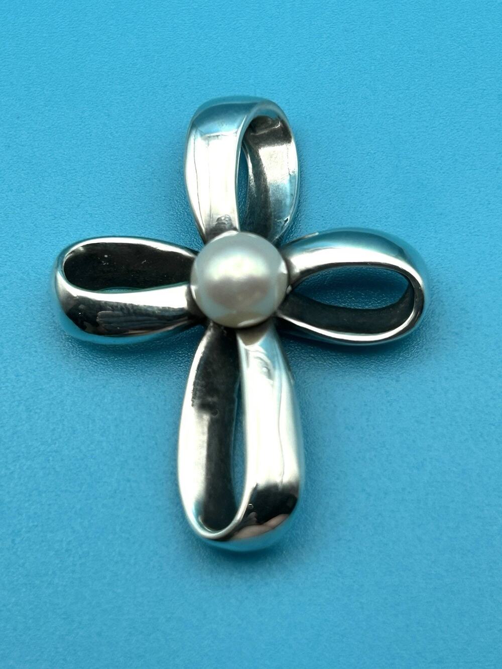 James Avery Retired Sterling Silver Twisted Eternal Ribbon Pearl Cross Pendant